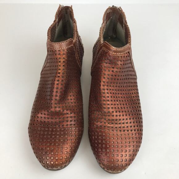 Free People Perforated Metallic Coppery Booties Back Zip Boho Western Size 39 - Picture 5 of 15